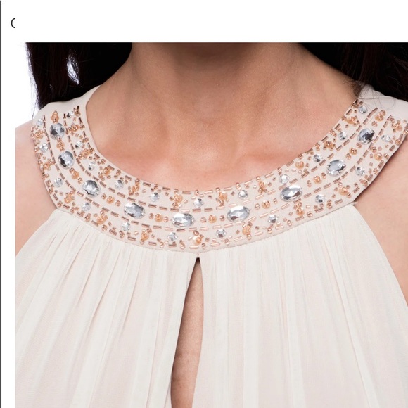 Keyhole, sleeveless dress with a full lining - Picture 2 of 7